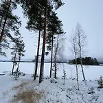 Kaepaelaemaeki Puhtaan Veden Aeaerellae Omassa Rauhassa *