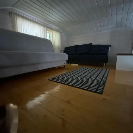 Kaepaelaemaeki Puhtaan Veden Aeaerellae Omassa Rauhassa *