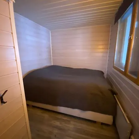 Kaepaelaemaeki Puhtaan Veden Aeaerellae Omassa Rauhassa Alpesi faház