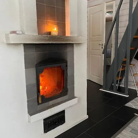 Alpesi faház Kaepaelaemaeki Puhtaan Veden Aeaerellae Omassa Rauhassa