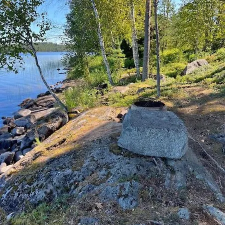 Alpesi faház Kaepaelaemaeki Puhtaan Veden Aeaerellae Omassa Rauhassa