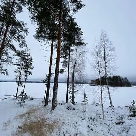 Kaepaelaemaeki Puhtaan Veden Aeaerellae Omassa Rauhassa *