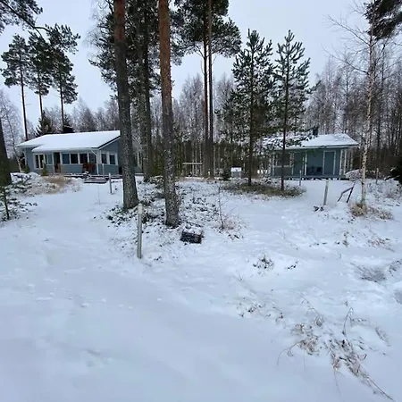 Kaepaelaemaeki Puhtaan Veden Aeaerellae Omassa Rauhassa Chalet