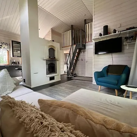 Kaepaelaemaeki Puhtaan Veden Aeaerellae Omassa Rauhassa Chalet *