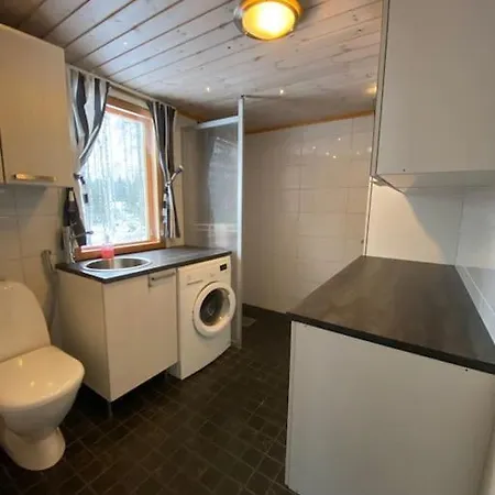 Alpesi faház Kaepaelaemaeki Puhtaan Veden Aeaerellae Omassa Rauhassa