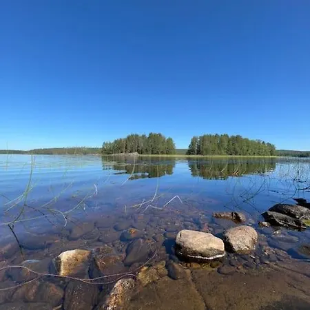 Kaepaelaemaeki Puhtaan Veden Aeaerellae Omassa Rauhassa Chalet *